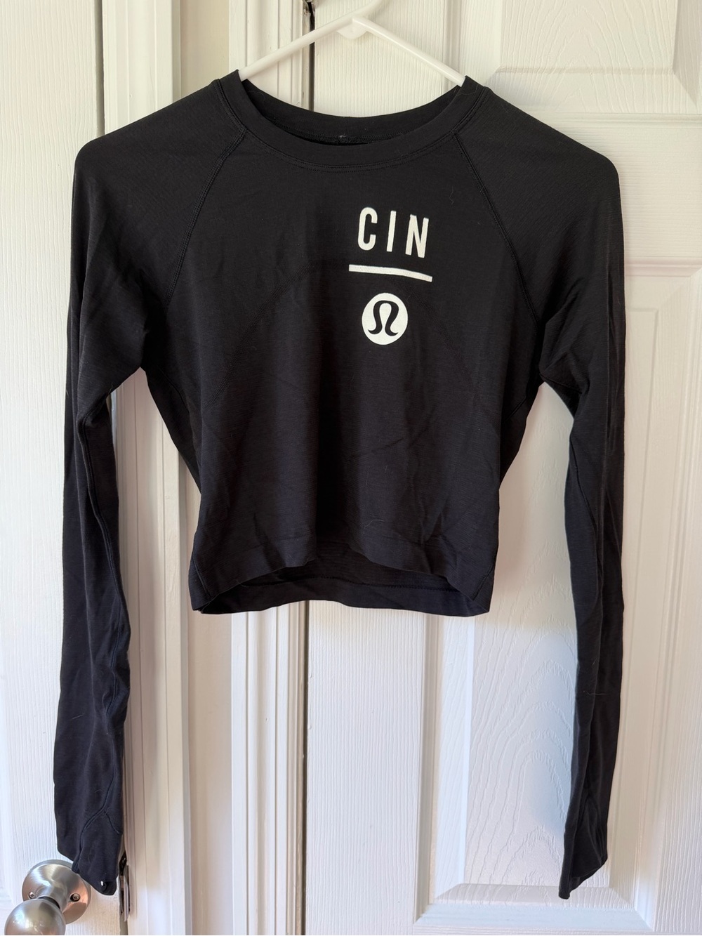 Swiftly cropped long sleeve